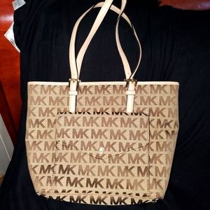 ***Authentic*** Michael Kors Tote